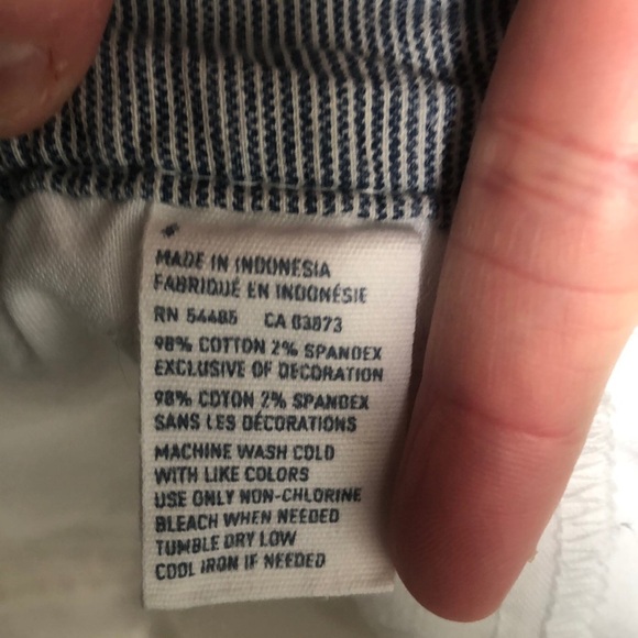 American Eagle White Shorts - Picture 4 of 4